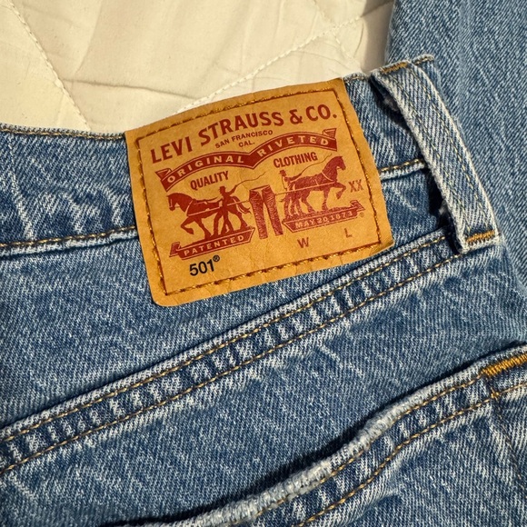 Like-New Levi’s Women’s 501 Jeans Summer 2021 Size 28W/30L - Picture 6 of 10